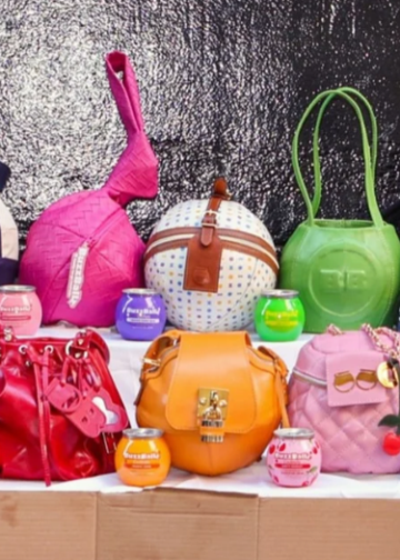 MercadoNegro 26 BuzzBallz lanzó 10 bolsos inspirados en sus cócteles en la New York Fashion Week