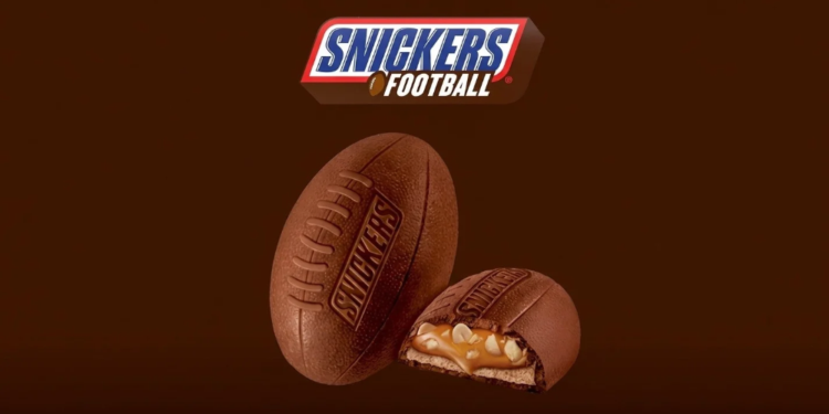 Snickers convierte su clásica barra en un balón de fútbol americano