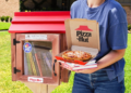 Pizza Hut convierte sus icónicos techos rojos en pequeñas bibliotecas comunitarias
