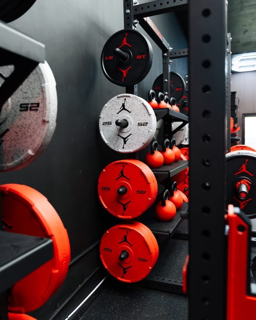 Jordan Brand incursiona en el mundo del gimnasio con una línea de equipamiento premium 5 SnapInsta.to 794647133 18390688222204948 6348305376014991423 n