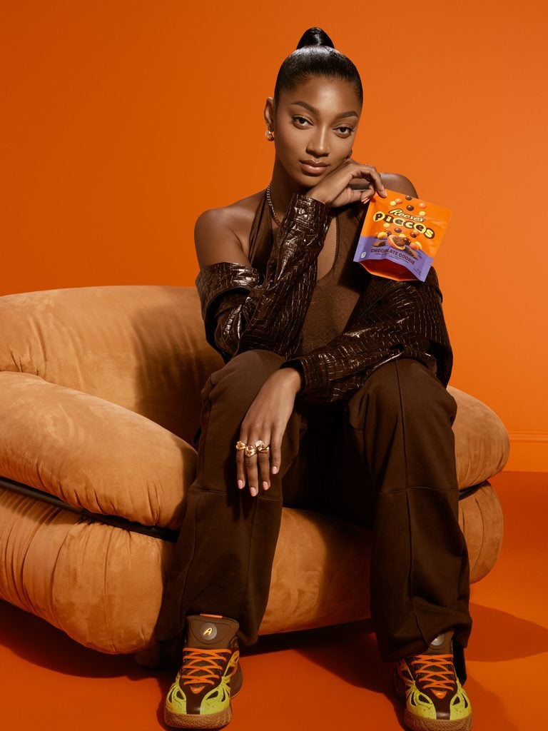 REESE'S lanza zapatillas de edición especial junto a Reebok 2 SnapInsta.to 807384838 18610896799071091 4280544173382447114 n 768x1024 1