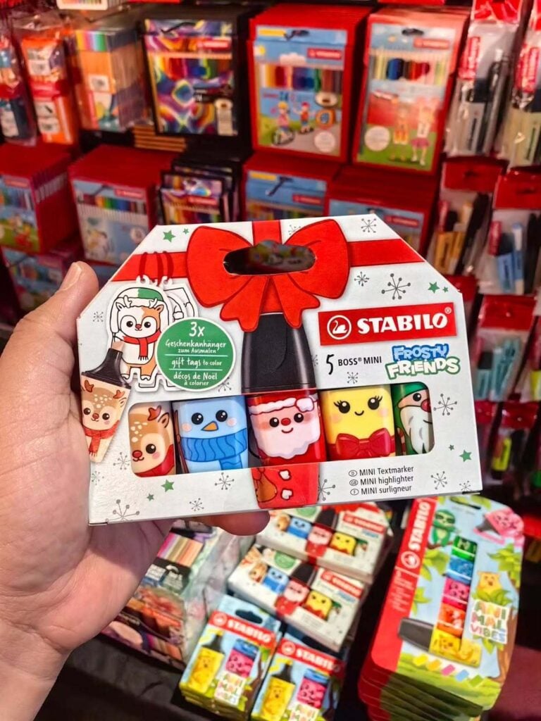 Stabilo convierte sus clásicos resaltadores BOSS Mini en personajes navideños 2 Stabilo convierte sus clásicos resaltadores BOSS Mini en personajes navideños.