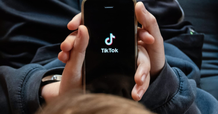 TikTok ya etiquetó 3.000 millones de videos como contenido generado con IA 1 TikTok