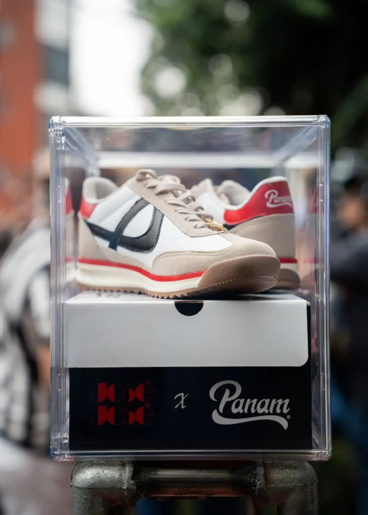 José José x Panam: las zapatillas que celebran el legado de "El Príncipe de la Canción" 3 José José x Panam: las zapatillas que celebran el legado de “El Príncipe de la Canción”.