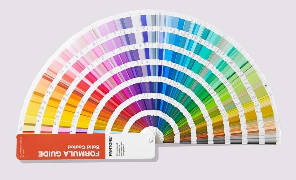 Pantone convierte su universo cromático en merchandising para la temporada navideña 11 gp1601b pantone pms formula guid