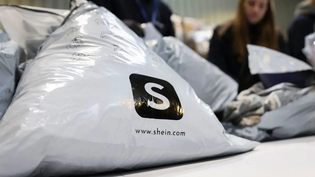 SHEIN pierde US$5.000 millones de valor tras debut en bolsa de Hong Kong 2 SHEIN pierde US$5.000 millones de valor tras debut en bolsa de Hong Kong.