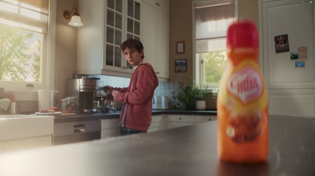 Coffe Mate convierte el "Gimme More" de Britney Spears en su nueva campaña "Pour It On" 2 Coffe Mate convierte el “Gimme More” de Britney Spears en su nueva campaña “Pour It On”.