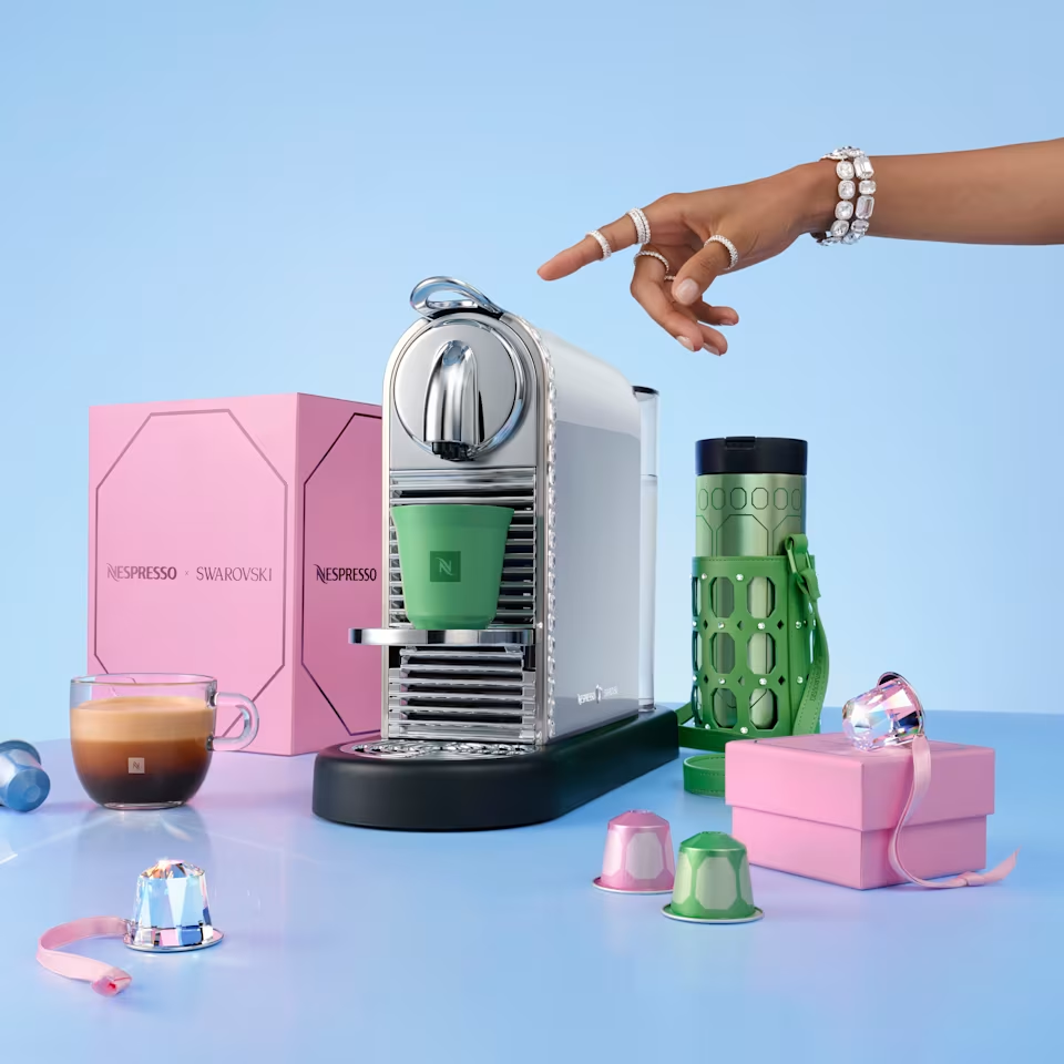 Nespresso x Swarovski lleva los cristales a una colección de café por Navidad 3 image 312