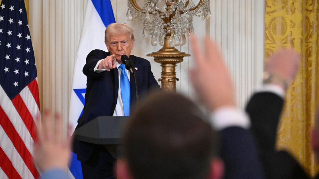 La Casa Blanca convierte la política migratoria de Trump en un videojuego estilo Snake 5 image 89