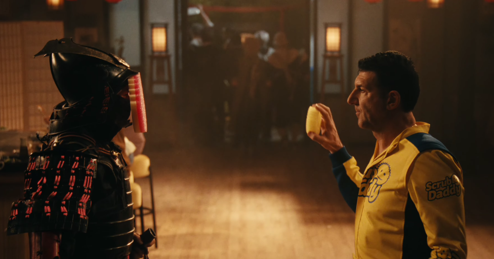 Scrub Daddy recrea una batalla de Kill Bill en su nueva campaña publicitaria 3 La esponja se convierte en protagonista del comercial
