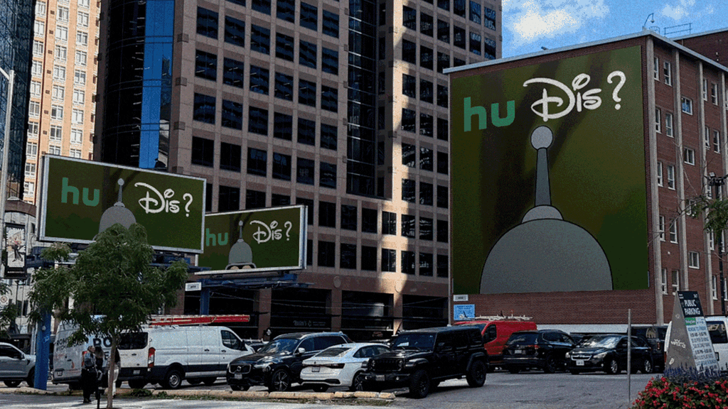 Disney y Hulu convierten sus logos en un acertijo para su nueva campaña OOH “Hu Dis?”. 