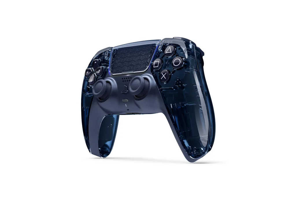 PlayStation recupera sus icónicos controles transparentes de los 90 2 8a8d7e1768458edaa271c77f61fbe5e3bd6ee502 scaled 1