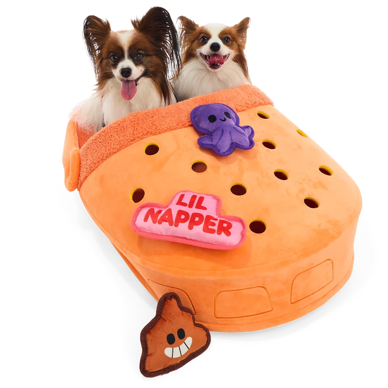 Crocs y Bark convierten su icónico Classic Clog en una cama para perros 4 BOX 219372 CROCS SNORE MODE BED S MAJOR 91953