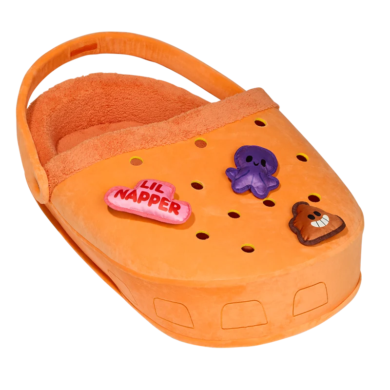 Crocs y Bark convierten su icónico Classic Clog en una cama para perros 2 BOX 219373 CROCS SNORE MODE BED M L GRID 01 cropped