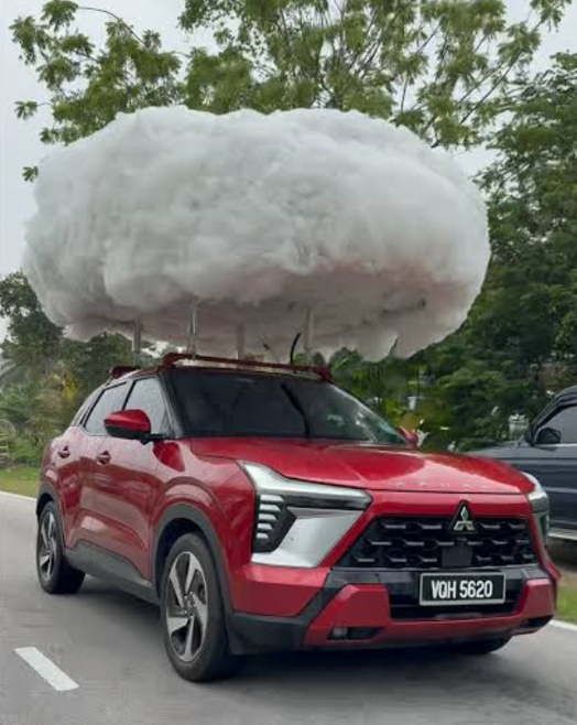 Mitsubishi coloca una nube artificial sobre su SUV para demostrar su conducción bajo la lluvia 2 Captura de pantalla 2026 10 15 151456