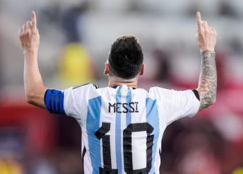 Lionel Messi juega su último partido con Argentina y las marcas se suman a la despedida. Foto: Eduardo Munoz Alvarez | AP
