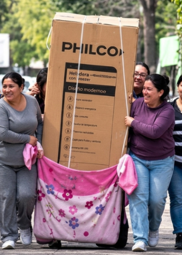 MercadoNegro 37 Philco responde a familia que trasladó una refrigeradora a pie por el Día de la Madre
