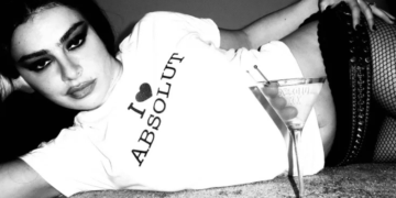 Charli xcx se une a Absolut en una colaboración que promete salir de lo convencional 2 Charli xcx se une a Absolut en una colaboración que promete salir de lo convencional