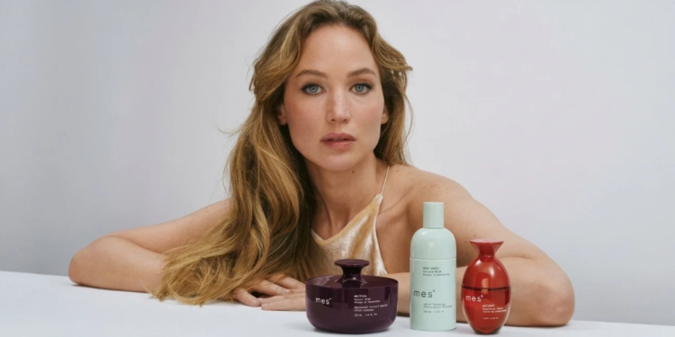 Jennifer Lawrence lanza mes°, su nueva marca de cuidado capilar con biotecnología