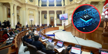 Chatbots de IA generan más confianza que políticos, policías y jueces en Perú, según Ipsos