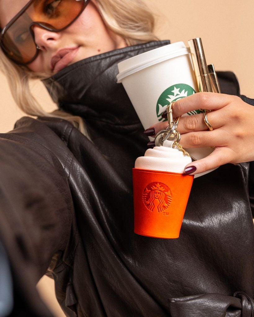 Starbucks convierte su emblemático vaso de café en un accesorio de moda de edición limitada 5 Diseno sin titulo 34