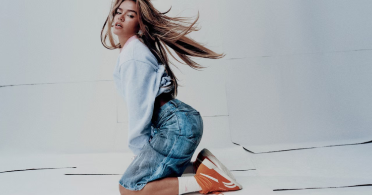Karol G presenta nuevas Freestyle Hi de Reebok inspiradas en su era Tropicoqueta 1 Karol G