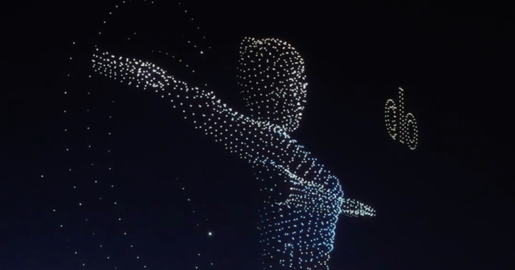 Alo Yoga ilumina el puerto de Victoria en Hong Kong con un show de drones 1 Nota 70