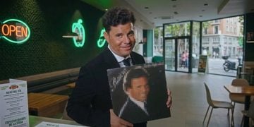 Papa Johns promociona sus nuevas pizzas de Masa Padre con "pruebas de paternidad" 3 PORTADA MN 2026 10 13T144518.530