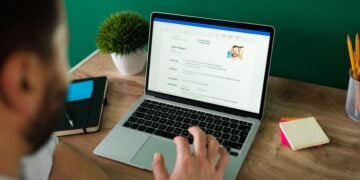Postulaciones en línea aumentan 18%: ¿cómo la IA permite agilizar los procesos? 2 POSTULACIONES