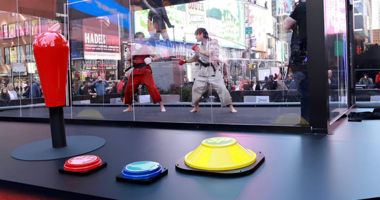 Street Fighter convierte Times Square en un videojuego gigante con peleas en vivo 1 Street Fighter convierte Times Square en un videojuego gigante con peleas en vivo