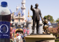 Pepsi crea una botella que anima a Mickey Mouse al girarla para celebrar los 10 años de Disneyland