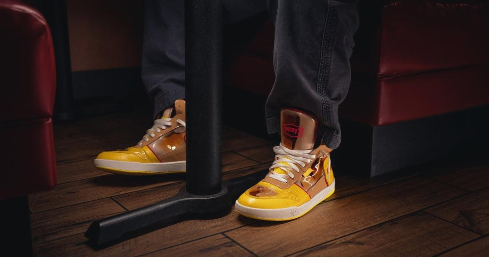Denny’s lanza zapatillas con jarabe de maple real en su interior: así son las Sticky Kicks 2.0 2 Unas zapatillas que llevan jarabe real en su interior