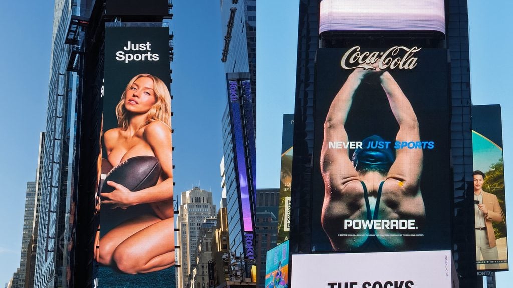 Powerade responde a polémica de Sydney Sweeney con una campaña en Times Square 2 SaveClip.App 842678362 18628985617044701 5221453900173300904 n 1