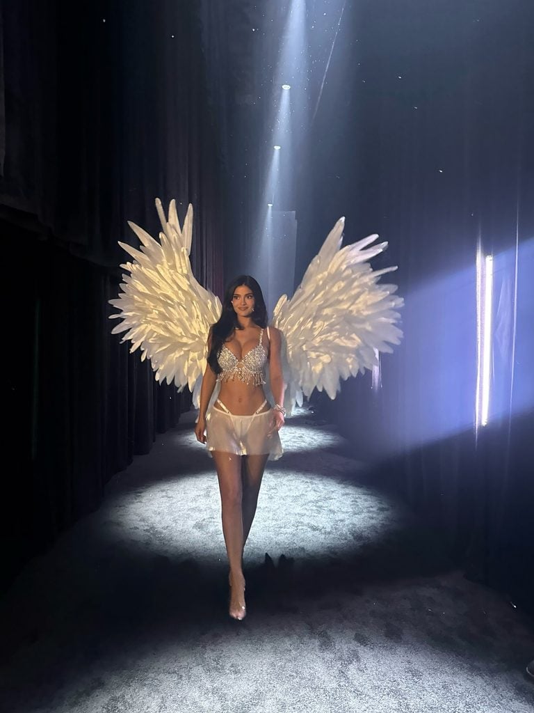 Kylie Jenner debuta en la pasarela de Victoria’s Secret: ¿cómo influye su marca personal en la estrategia de la firma? 4 SnapInsta.to 856673461 19386507718057818 7751305109147151670 n 768x1024 1