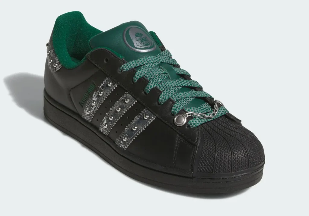Marvel y adidas lanzarán colección de edición limitada inspirada en “Avengers: Doomsday” 3 adidas superstar avengers doomsday doctor doom 1