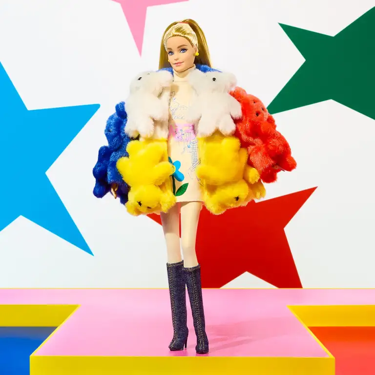 Barbie y Ken lucen el icónico abrigo de osos de peluche de Jean-Charles de Castelbajac 5 barbie x jean charles de castelbajac 2