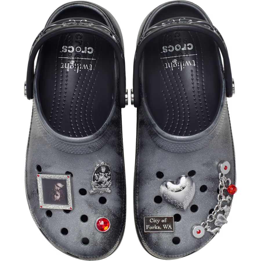 Crocs trae de vuelta su colección de zuecos inspirados en Crepúsculo 4 crocs 3