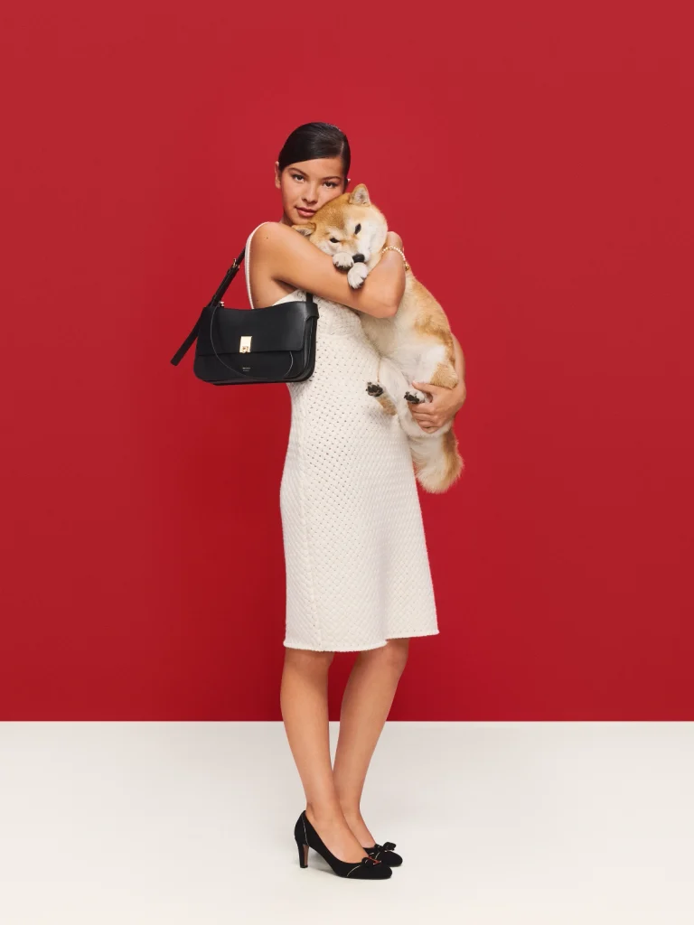 Kris Jenner protagoniza la nueva campaña navideña de Ferragamo 6 e 5b5a6829d73a73bcb9ee190db31088bd 768x1024 1