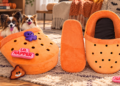 Crocs y Bark convierten su icónico Classic Clog en una cama para perros