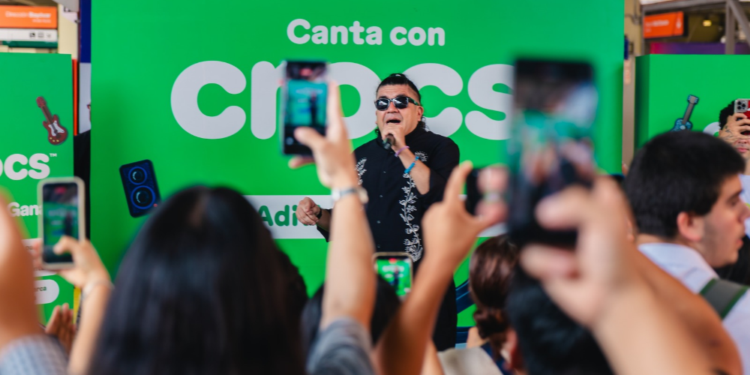 Crocs interviene un tren del Línea 1 del Metro de Lima con su icónica Crocband