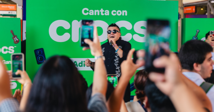 Crocs interviene un tren del Línea 1 del Metro de Lima con su icónica Crocband 1 Crocs interviene un tren del Línea 1 del Metro de Lima con su icónica Crocband