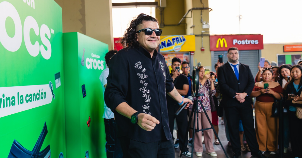 Crocs interviene un tren del Línea 1 del Metro de Lima con su icónica Crocband 4 Una estrategia que combina publicidad urbana y experiencias de marca