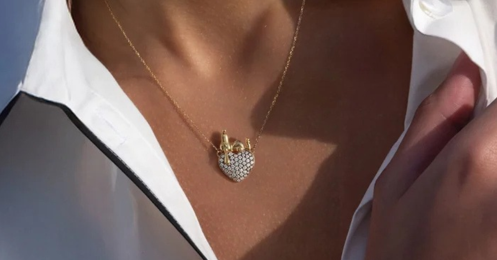 Snoopy Heart Necklace: el nuevo collar de lujo de Peanuts y Monica Rich Kosann 2 Peanuts y Monica Rich Kosann: una colaboración que comenzó en 2025