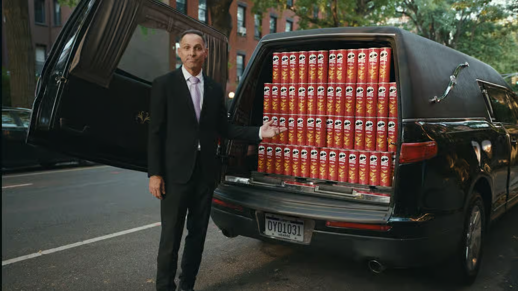 Pringles convierte su icónica lata en una urna funeraria para una campaña de Halloween 3 image 123