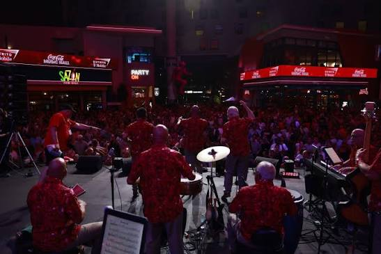 Coca-Cola celebra el legado de El Gran Combo de Puerto Rico con una lata conmemorativa 3 Coca-Cola celebra el legado de El Gran Combo de Puerto Rico con una lata conmemorativa.