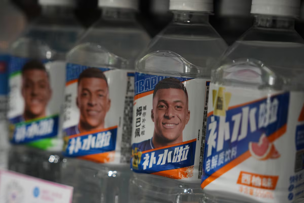 Kylian Mbappé enfrenta una crisis comercial en China tras la polémica por un meme 2 image 221