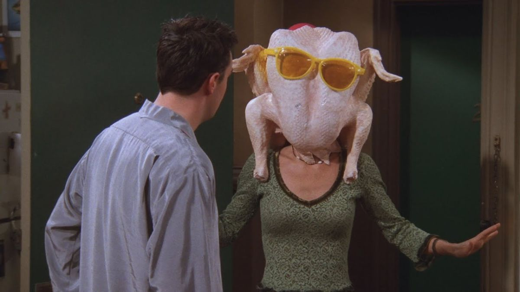 "Friends" convierte icónica escena de Monica con un pavo en la cabeza en un coleccionable 4 image 73
