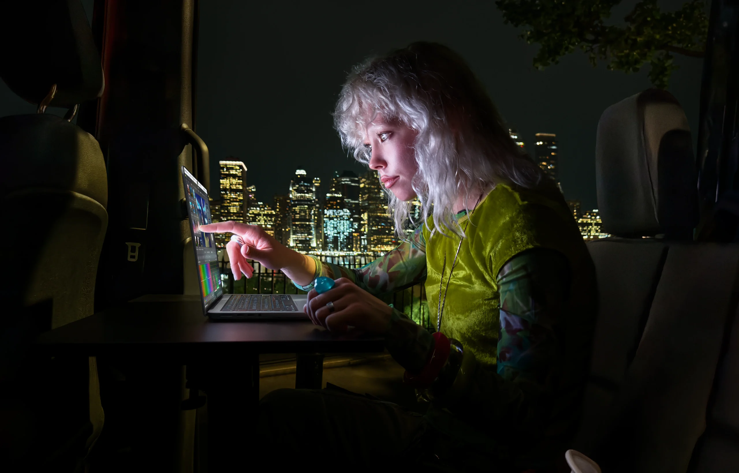 Apple lanza su primera MacBook Pro con pantalla OLED táctil: características, precios y fecha de venta 6 mac macbook pro proled size unselect 202610 gallery 3 scaled